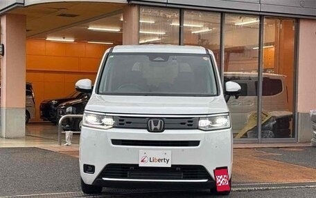 Honda Stepwgn, 2022 год, 1 730 000 рублей, 2 фотография