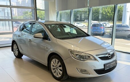 Opel Astra J, 2011 год, 650 000 рублей, 3 фотография