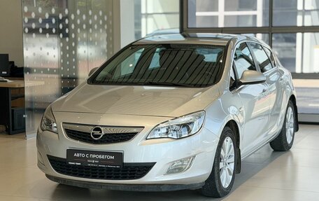 Opel Astra J, 2011 год, 650 000 рублей, 1 фотография
