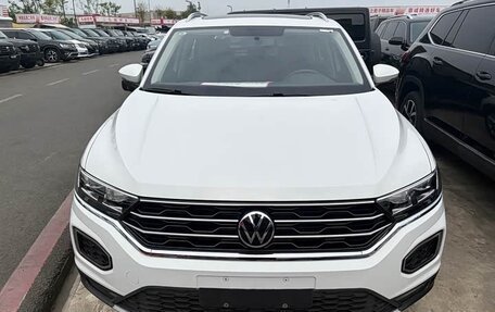 Volkswagen T-Roc I, 2022 год, 1 530 000 рублей, 2 фотография