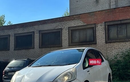 Honda Fit Shuttle I рестайлинг, 2013 год, 600 000 рублей, 2 фотография