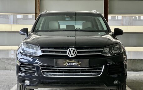 Volkswagen Touareg III, 2011 год, 1 819 000 рублей, 2 фотография