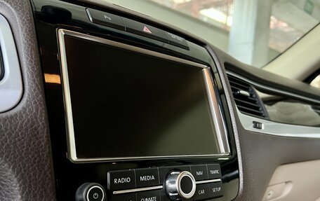 Volkswagen Touareg III, 2011 год, 1 819 000 рублей, 24 фотография
