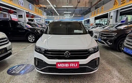 Volkswagen T-Roc I, 2022 год, 1 480 000 рублей, 2 фотография
