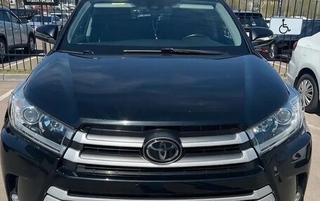 Toyota Highlander III, 2019 год, 3 899 000 рублей, 2 фотография