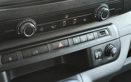 Peugeot Expert, 2018 год, 1 897 000 рублей, 17 фотография