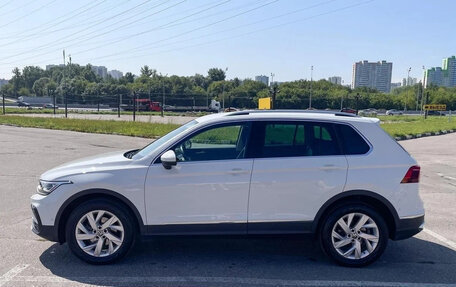 Volkswagen Tiguan II, 2021 год, 3 570 000 рублей, 2 фотография