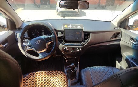 Hyundai Solaris II рестайлинг, 2021 год, 845 000 рублей, 5 фотография