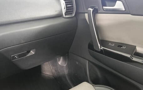 KIA Sportage IV рестайлинг, 2018 год, 2 370 000 рублей, 15 фотография