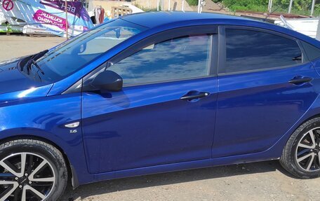 Hyundai Solaris II рестайлинг, 2015 год, 750 000 рублей, 2 фотография