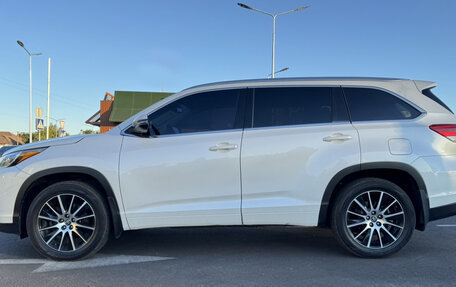 Toyota Highlander III, 2019 год, 3 600 000 рублей, 5 фотография