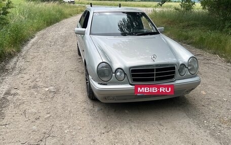 Mercedes-Benz E-Класс, 1998 год, 420 000 рублей, 4 фотография