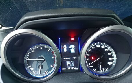 Toyota Land Cruiser Prado 150 рестайлинг 2, 2015 год, 3 490 000 рублей, 10 фотография