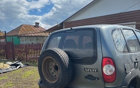 Chevrolet Niva I рестайлинг, 2013 год, 550 000 рублей, 2 фотография