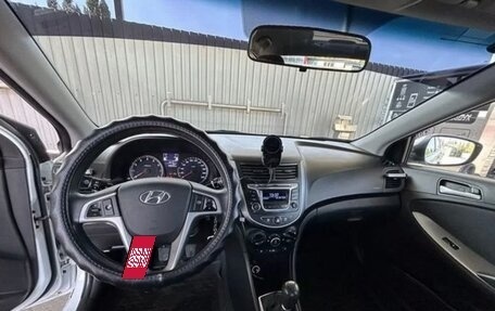Hyundai Solaris II рестайлинг, 2014 год, 1 200 000 рублей, 5 фотография