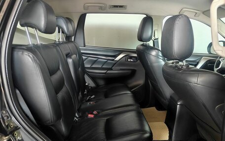 Mitsubishi Pajero Sport III рестайлинг, 2017 год, 2 290 000 рублей, 11 фотография