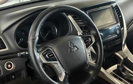 Mitsubishi Pajero Sport III рестайлинг, 2017 год, 2 290 000 рублей, 12 фотография