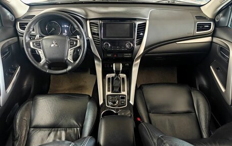 Mitsubishi Pajero Sport III рестайлинг, 2017 год, 2 290 000 рублей, 9 фотография