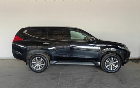 Mitsubishi Pajero Sport III рестайлинг, 2017 год, 2 290 000 рублей, 8 фотография