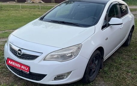 Opel Astra J, 2012 год, 600 000 рублей, 1 фотография