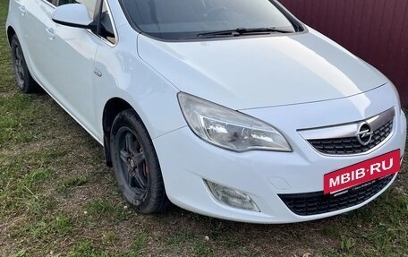 Opel Astra J, 2012 год, 600 000 рублей, 2 фотография