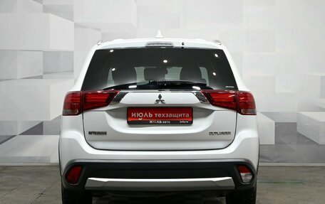 Mitsubishi Outlander III рестайлинг 3, 2018 год, 2 600 000 рублей, 5 фотография