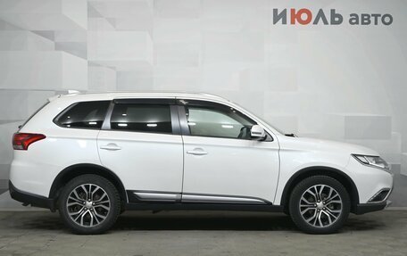 Mitsubishi Outlander III рестайлинг 3, 2018 год, 2 600 000 рублей, 9 фотография