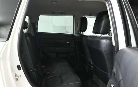 Mitsubishi Outlander III рестайлинг 3, 2018 год, 2 600 000 рублей, 14 фотография