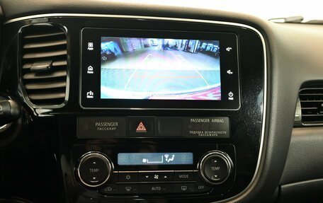 Mitsubishi Outlander III рестайлинг 3, 2018 год, 2 600 000 рублей, 13 фотография