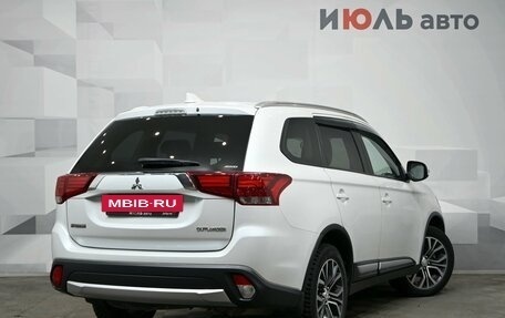 Mitsubishi Outlander III рестайлинг 3, 2018 год, 2 600 000 рублей, 7 фотография