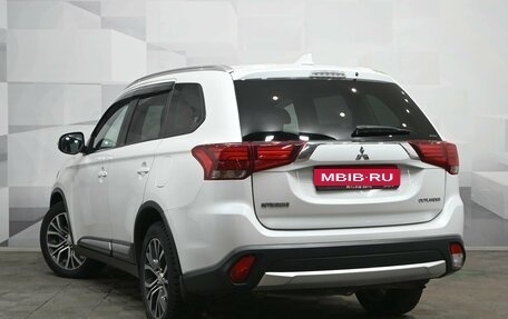 Mitsubishi Outlander III рестайлинг 3, 2018 год, 2 600 000 рублей, 4 фотография