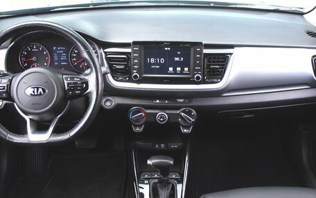 KIA Stonic, 2018 год, 1 590 000 рублей, 9 фотография