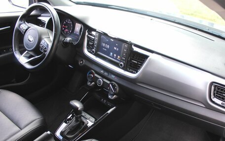 KIA Stonic, 2018 год, 1 590 000 рублей, 7 фотография