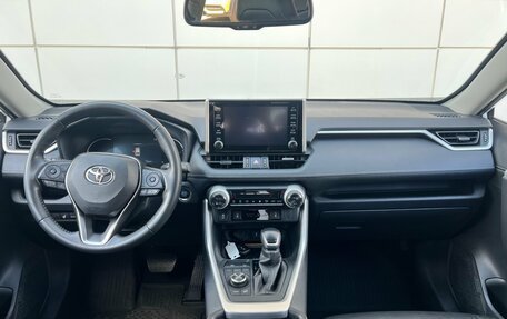 Toyota RAV4, 2022 год, 3 990 000 рублей, 10 фотография