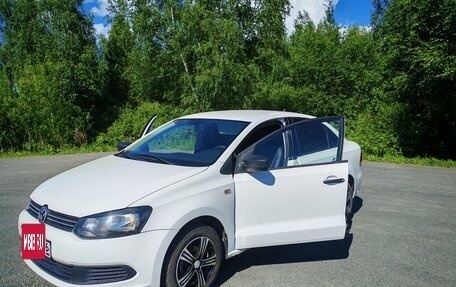 Volkswagen Polo VI (EU Market), 2013 год, 700 000 рублей, 2 фотография