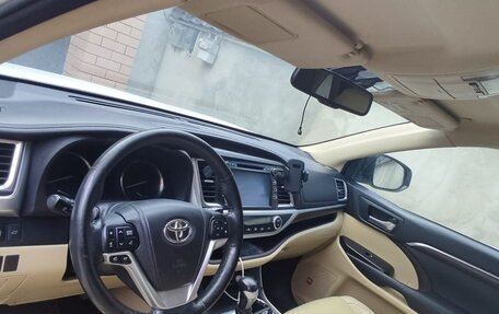 Toyota Highlander III, 2014 год, 2 600 000 рублей, 6 фотография