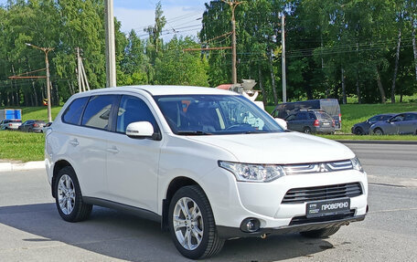 Mitsubishi Outlander III рестайлинг 3, 2013 год, 1 500 000 рублей, 3 фотография