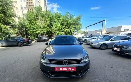Volkswagen Jetta VI, 2012 год, 975 000 рублей, 2 фотография