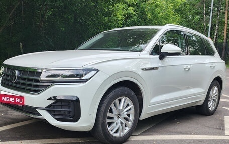 Volkswagen Touareg III, 2021 год, 6 400 000 рублей, 2 фотография