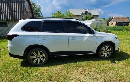Mitsubishi Outlander III рестайлинг 3, 2021 год, 3 000 000 рублей, 3 фотография