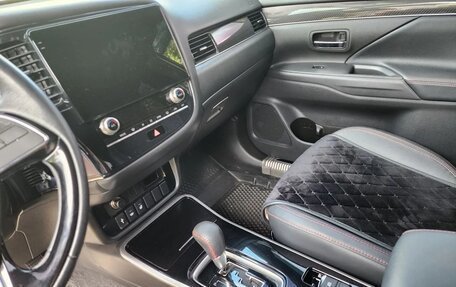 Mitsubishi Outlander III рестайлинг 3, 2021 год, 3 000 000 рублей, 7 фотография