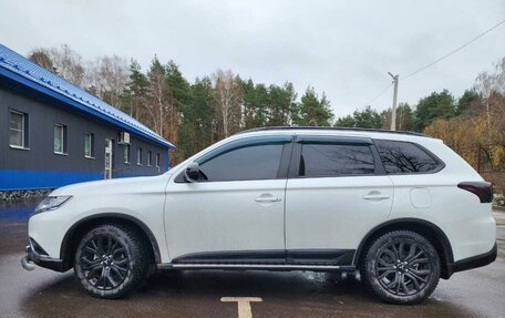 Mitsubishi Outlander III рестайлинг 3, 2021 год, 3 000 000 рублей, 11 фотография
