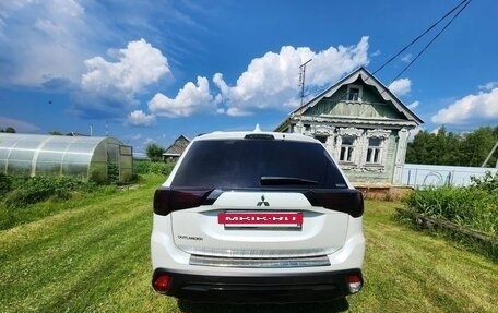 Mitsubishi Outlander III рестайлинг 3, 2021 год, 3 000 000 рублей, 4 фотография