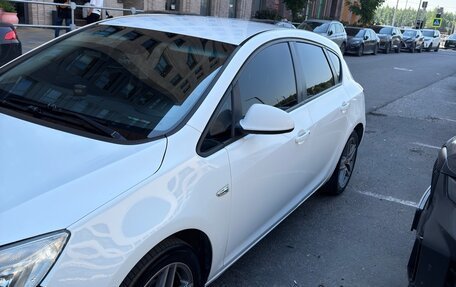 Opel Astra J, 2011 год, 550 000 рублей, 2 фотография