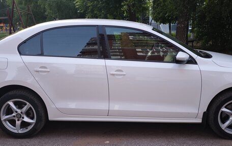 Volkswagen Jetta VI, 2013 год, 1 000 000 рублей, 6 фотография
