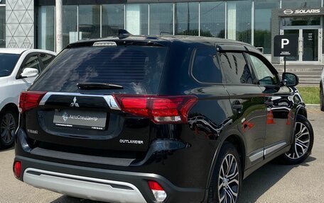 Mitsubishi Outlander III рестайлинг 3, 2018 год, 1 650 000 рублей, 2 фотография