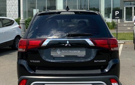 Mitsubishi Outlander III рестайлинг 3, 2018 год, 1 650 000 рублей, 4 фотография