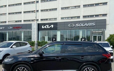 Mitsubishi Outlander III рестайлинг 3, 2018 год, 1 650 000 рублей, 6 фотография
