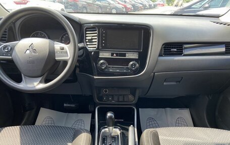 Mitsubishi Outlander III рестайлинг 3, 2018 год, 1 650 000 рублей, 17 фотография