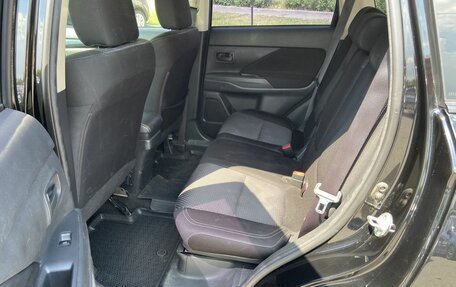 Mitsubishi Outlander III рестайлинг 3, 2018 год, 1 650 000 рублей, 10 фотография